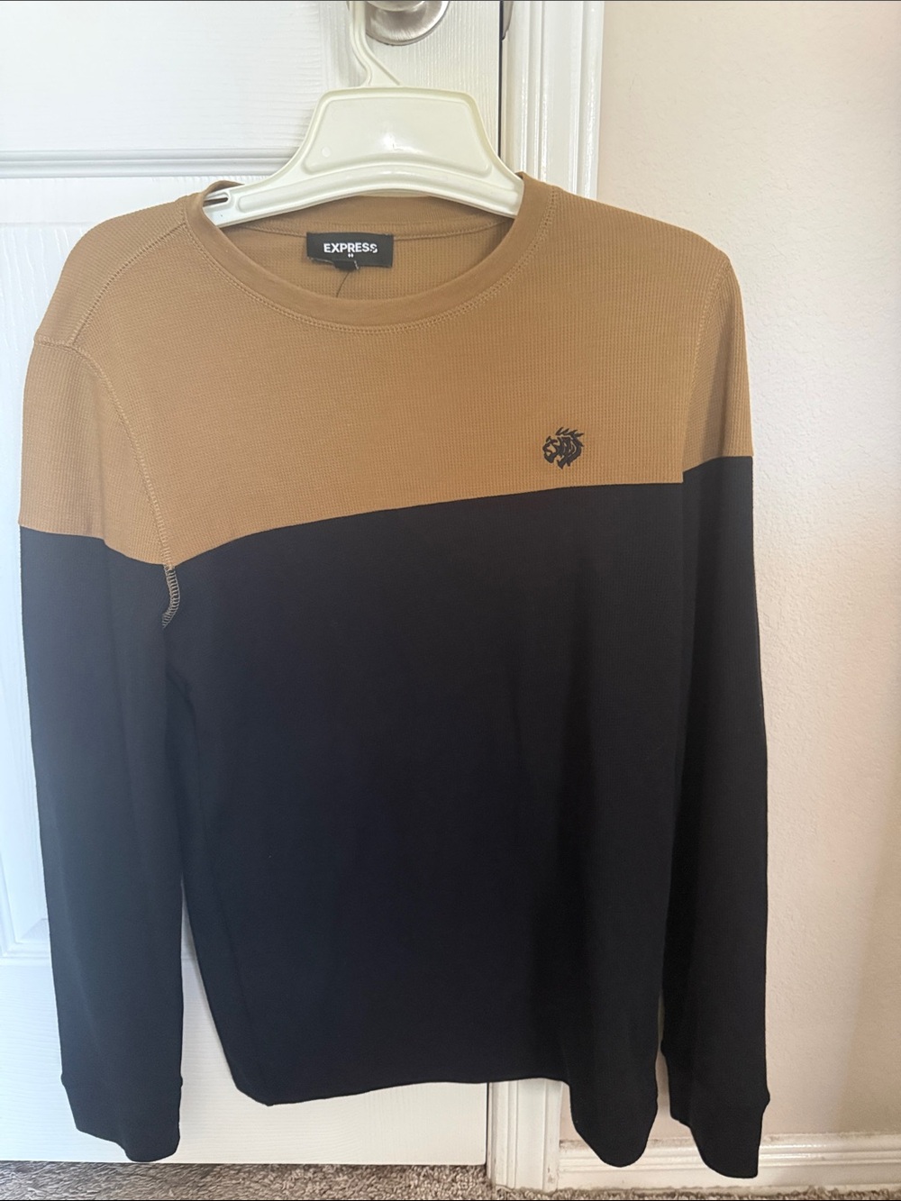 Express Two-Tone Crewneck Top - Camel & Black